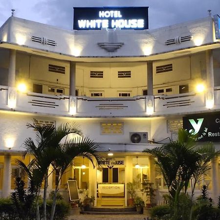 Hotel White House Dehradun Buitenkant foto
