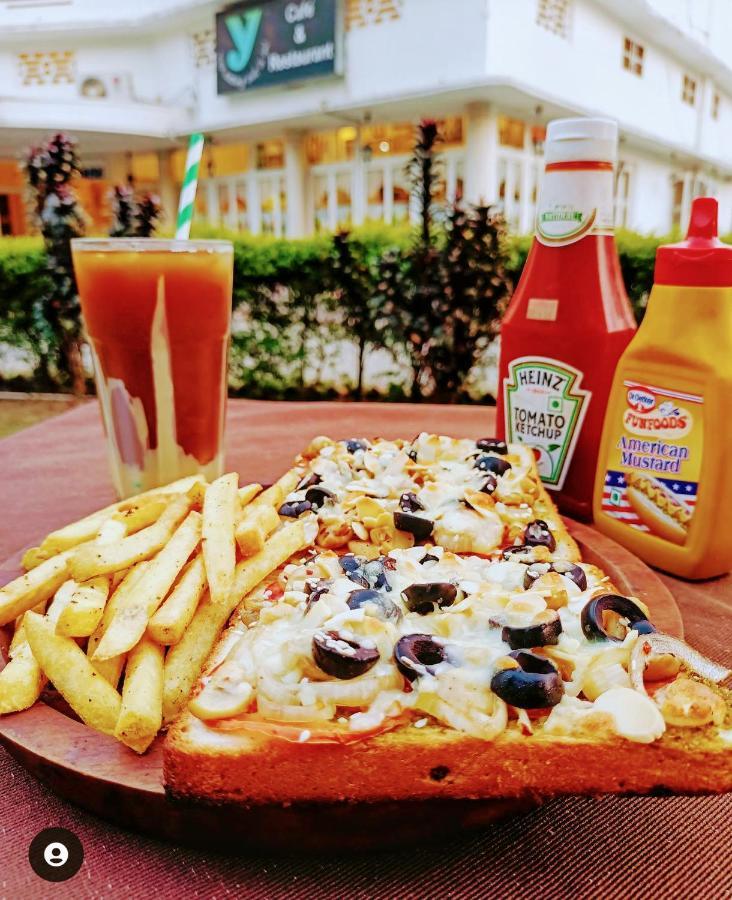 Hotel White House Dehradun Buitenkant foto