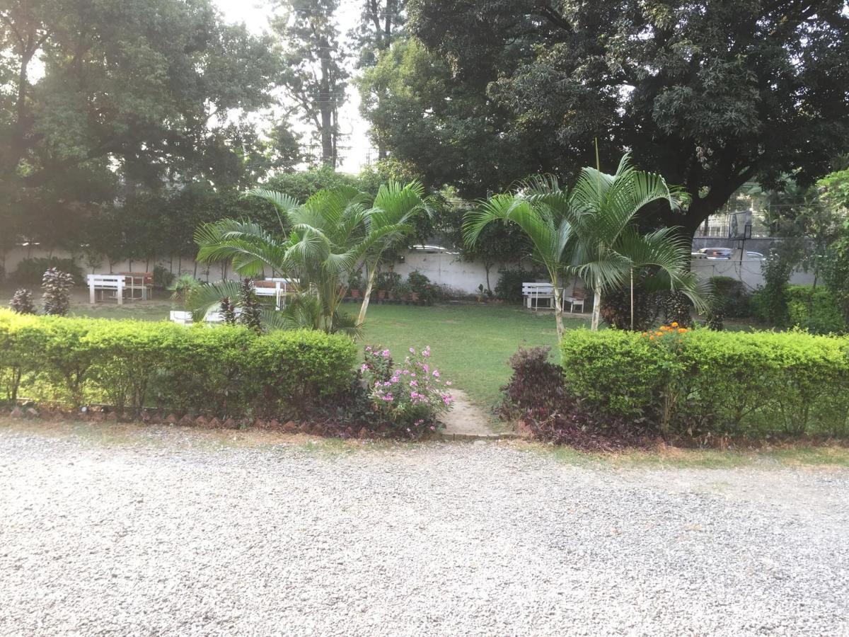 Hotel White House Dehradun Buitenkant foto