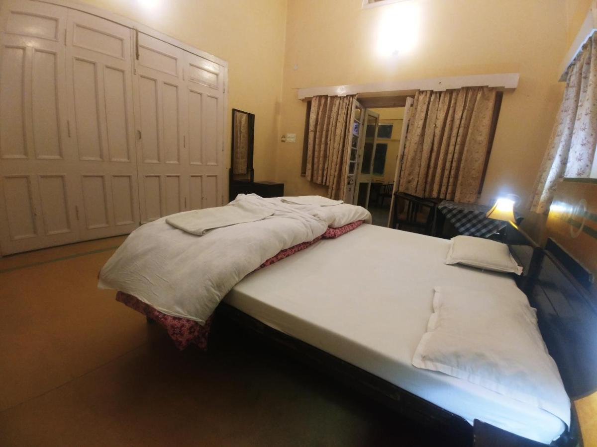 Hotel White House Dehradun Buitenkant foto
