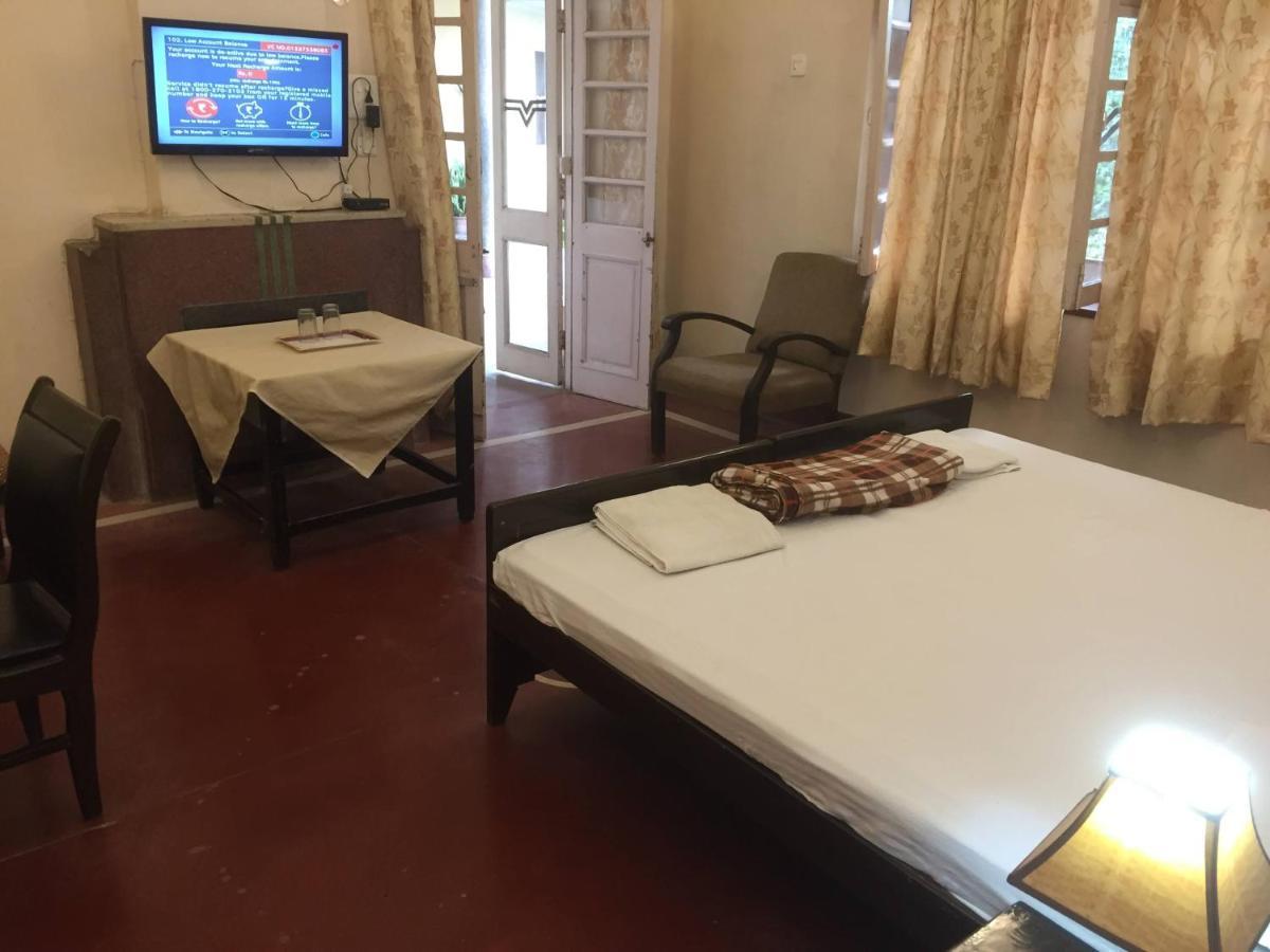 Hotel White House Dehradun Buitenkant foto