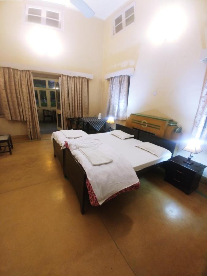 Hotel White House Dehradun Buitenkant foto