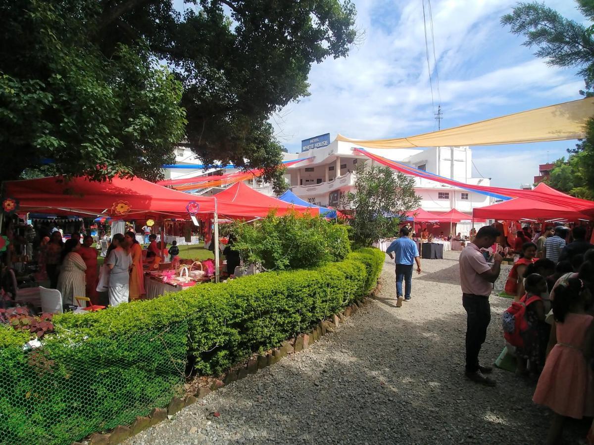 Hotel White House Dehradun Buitenkant foto
