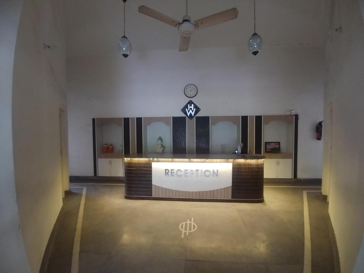 Hotel White House Dehradun Buitenkant foto