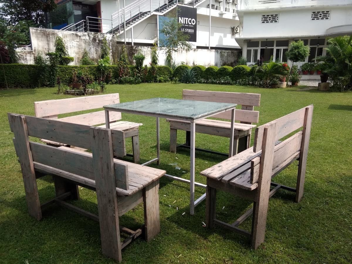Hotel White House Dehradun Buitenkant foto