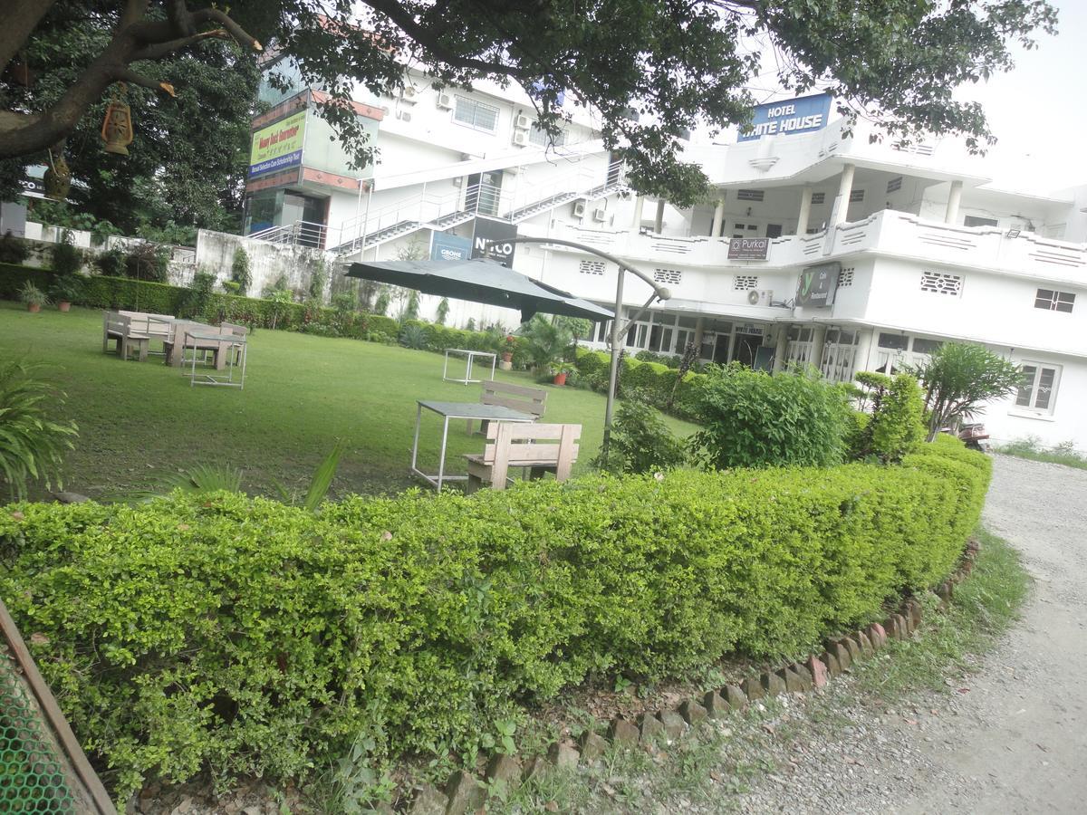 Hotel White House Dehradun Buitenkant foto