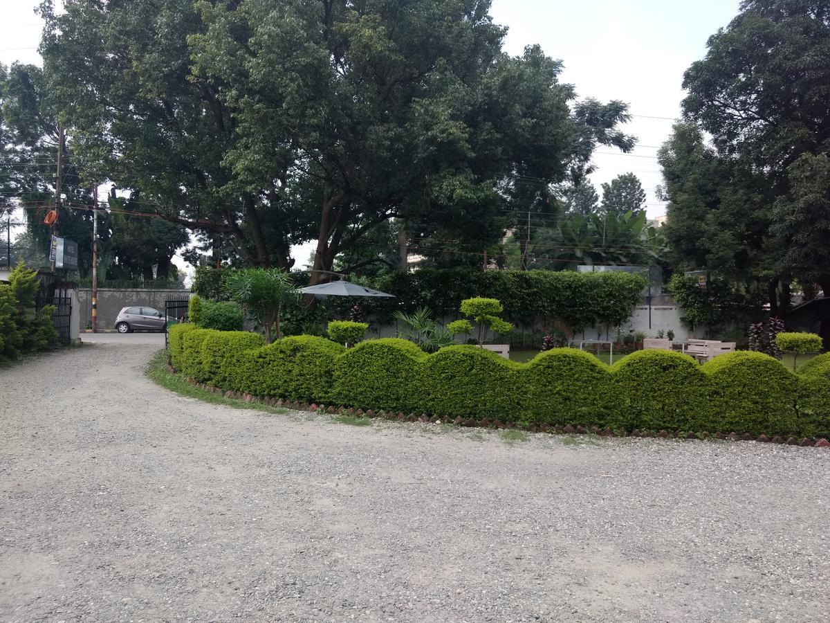 Hotel White House Dehradun Buitenkant foto