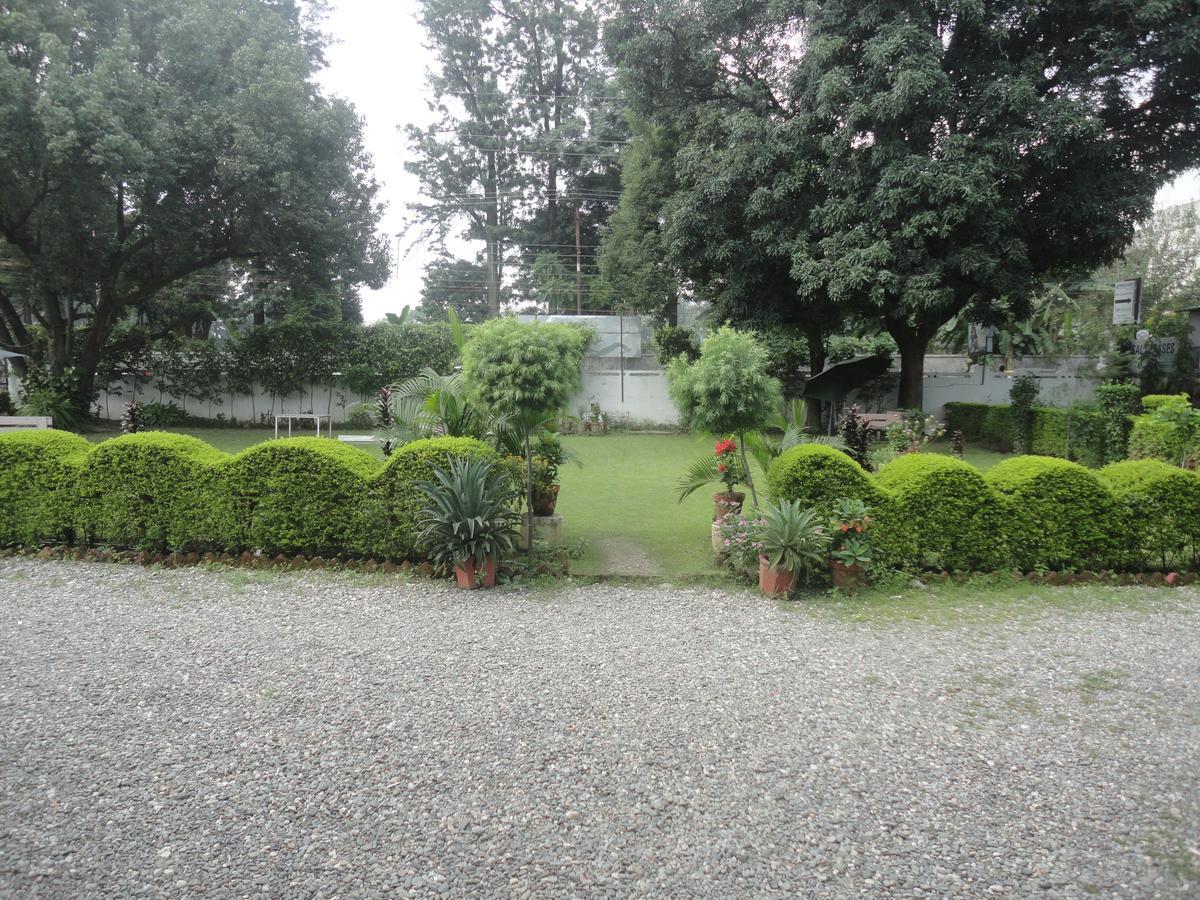 Hotel White House Dehradun Buitenkant foto