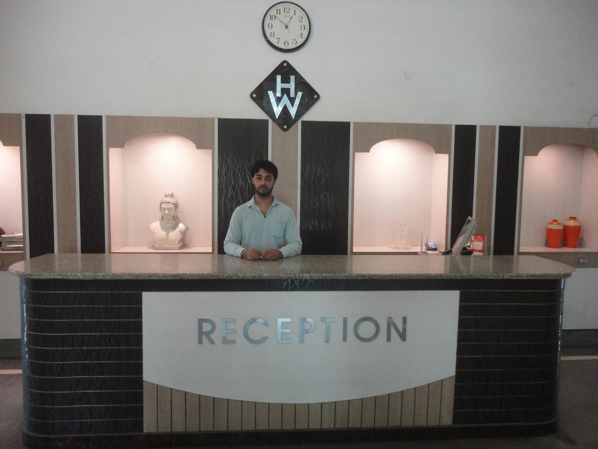 Hotel White House Dehradun Buitenkant foto